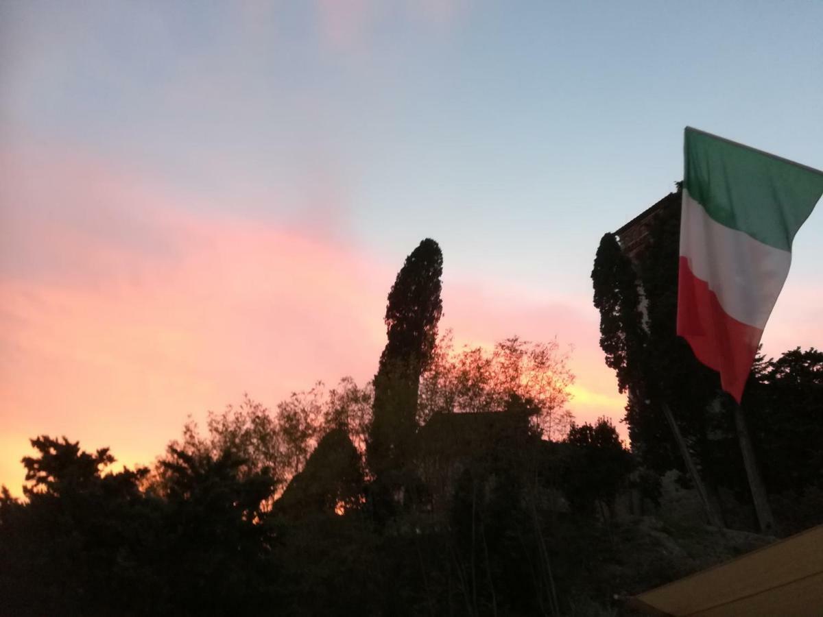 مبيت وإفطار مونتيمورلو Borgo Della Rocca المظهر الخارجي الصورة
